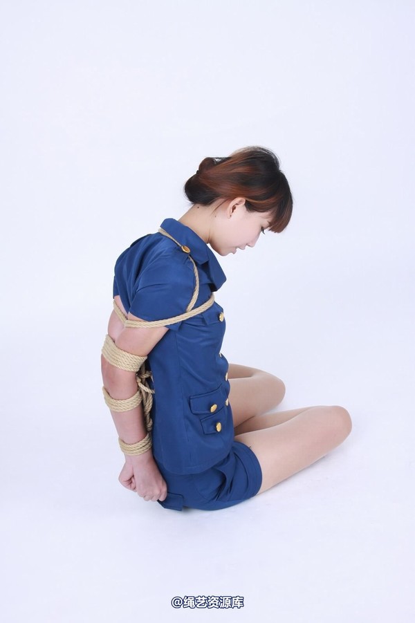 神艺缘 - 150-制服美女被绑了 第 18 张图片