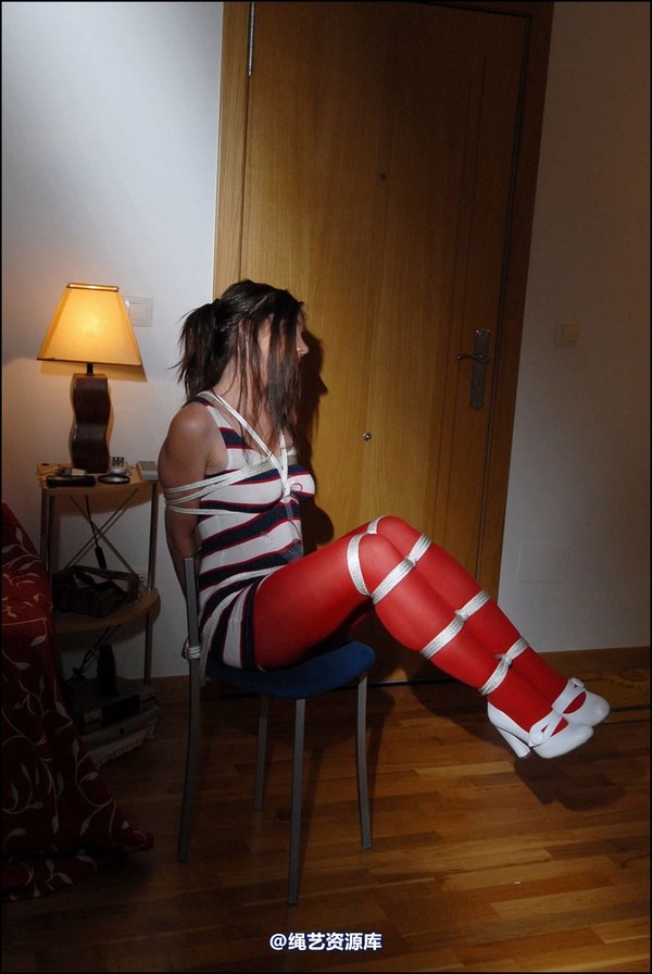 simplytied - Red tights escape 第 17 张图片