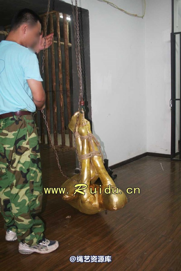 锐度主张 - 20070928第35期 影片胶衣紧缚悬吊图片 第 65 张图片
