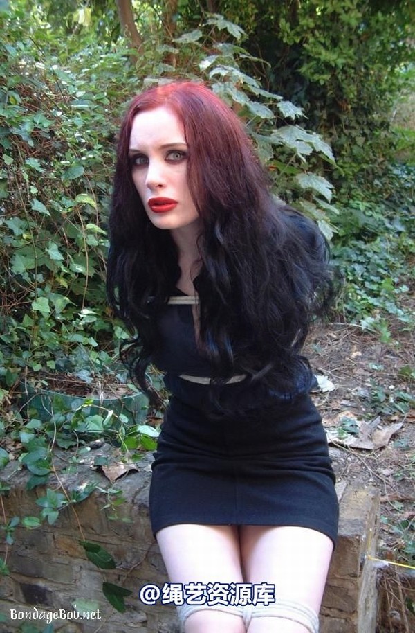 bondagebob - Morrigan Outdoor Bondage 第 2 张图片