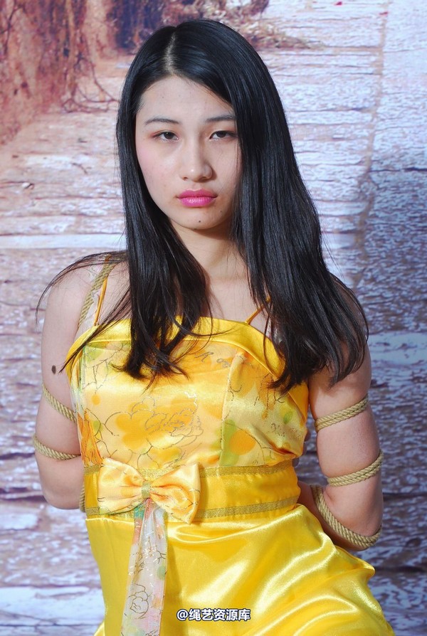 唯美之家 - 新模萧萧黄礼服 第 32 张图片