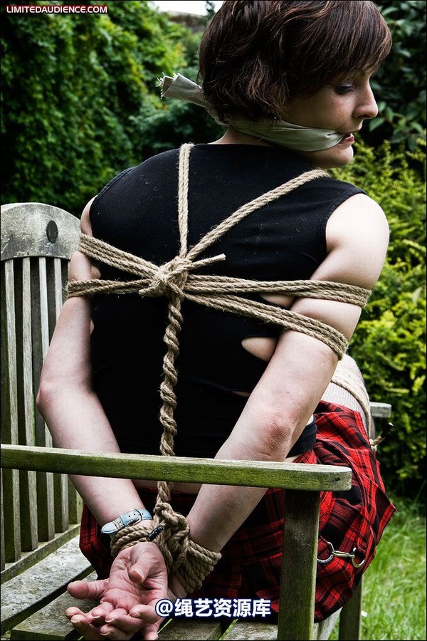 limitedaudience - 2008 ellie west bench bound wench 2 第 26 张图片