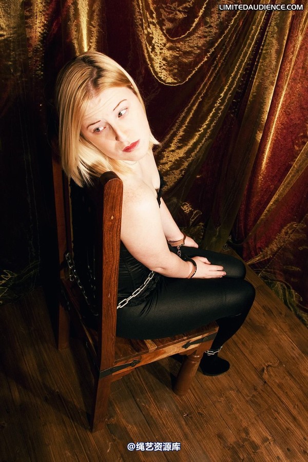 limitedaudience - 2010 peaches chained to the chair 第 2 张图片