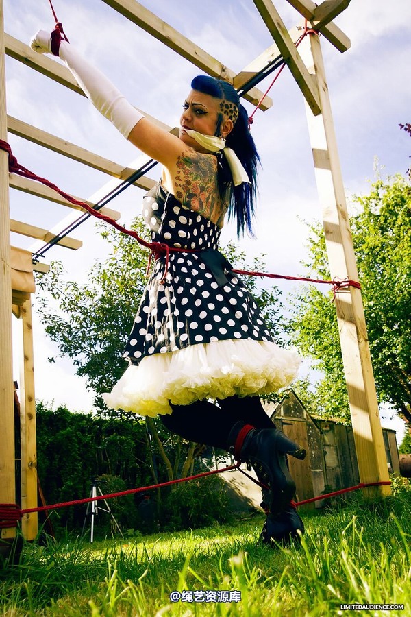 limitedaudience - 2014 raevan spread outdoors 3 第 13 张图片