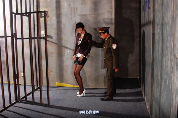 mj影视 - 倾心罪恶红唇1 第 359 张图片