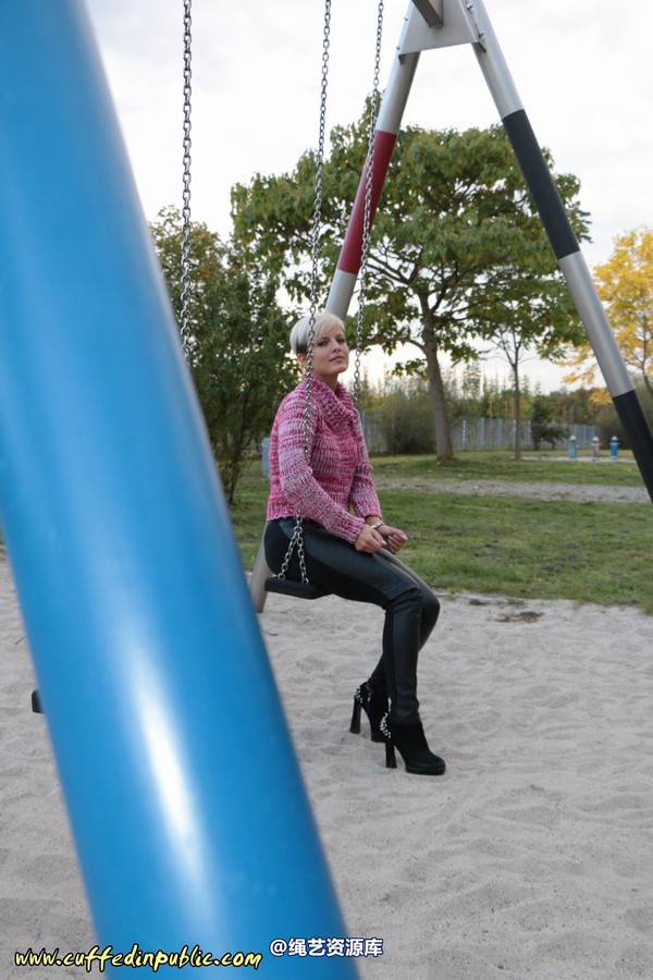 girlsinsteel - Handcuffed at the childs swing 第 31 张图片