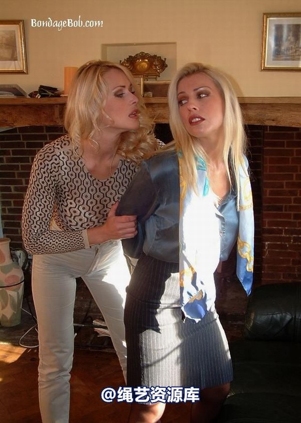 bondagebob - Katarina and Lana The estate agent part 1 第 13 张图片