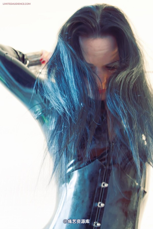 limitedaudience - 2013 rebekka raynor chained in catsuit 第 35 张图片