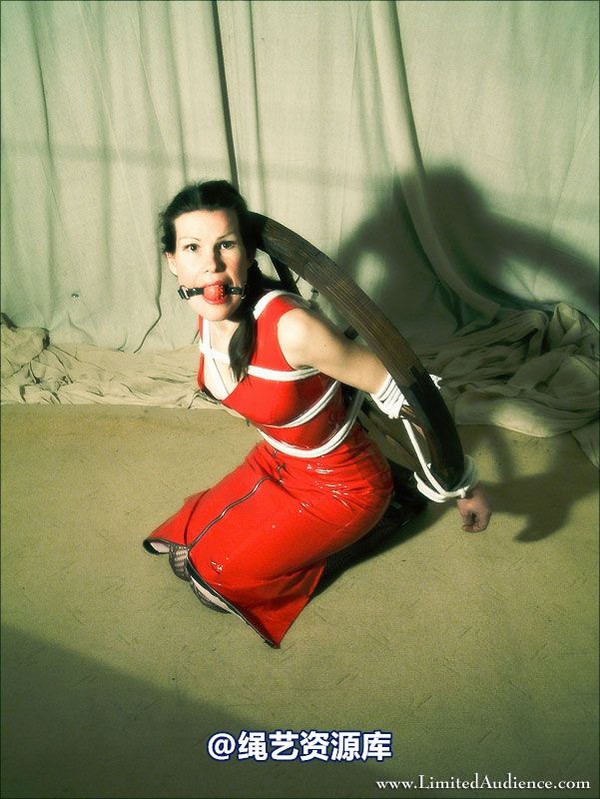 limitedaudience - 2007 elena tied to wheel 第 2 张图片