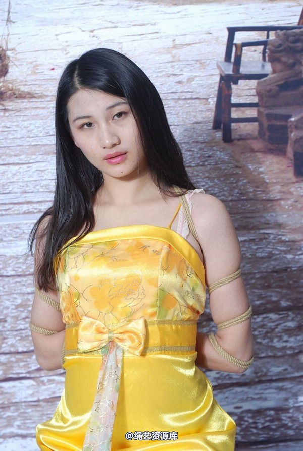 唯美之家 - 新模萧萧黄礼服 第 25 张图片