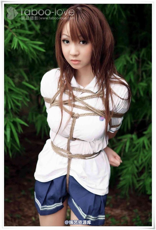 禁忌摄影 - No.012 桃�A �W生妹的警服�o�`秋�[ 第 14 张图片