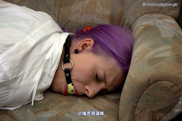 bound-neighbor-girl - Julia hogtie 第 22 张图片