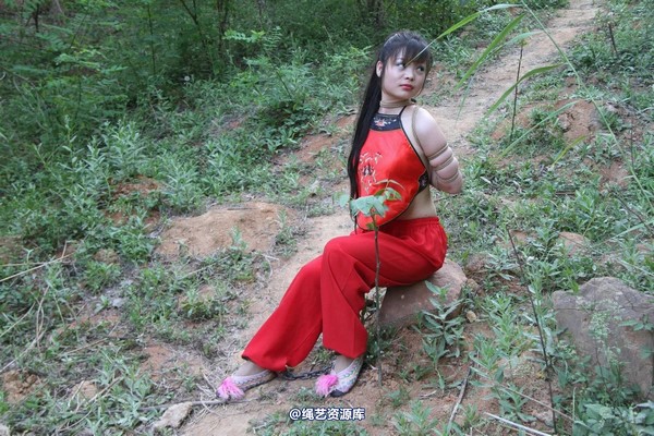 胜景山庄 - 162-野外红肚兜 第 36 张图片