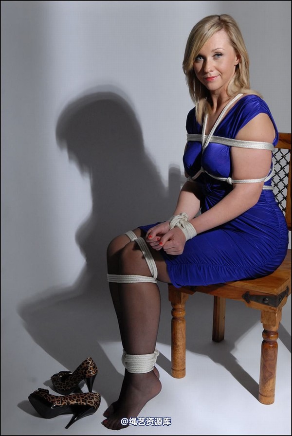 simplytied - Blue dress fashion shoot 第 35 张图片