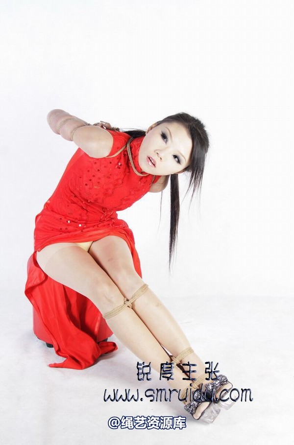 锐度主张 - 新年红旗袍五花紧缚（2011.1.2）模特：嫣儿 第 3 张图片