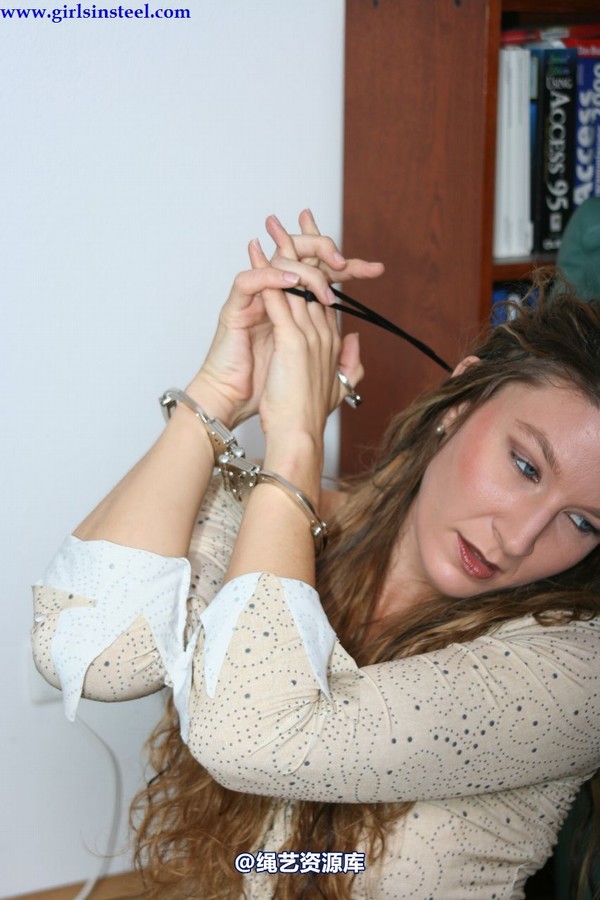 girlsinsteel - Jasmin is playing with handcuffs 第 20 张图片