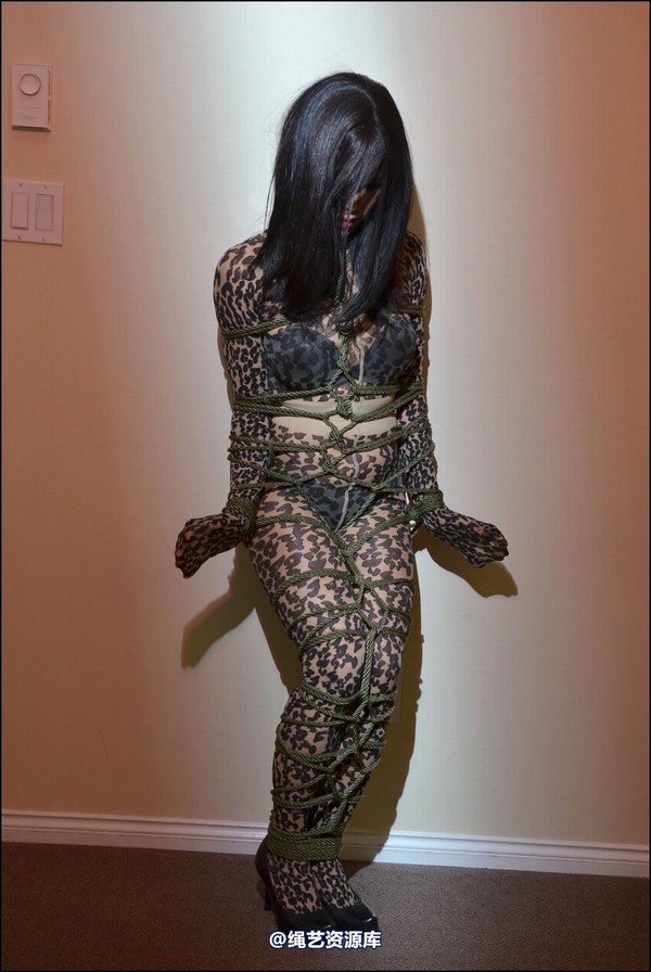 simplytied - Mitzi encased 第 19 张图片