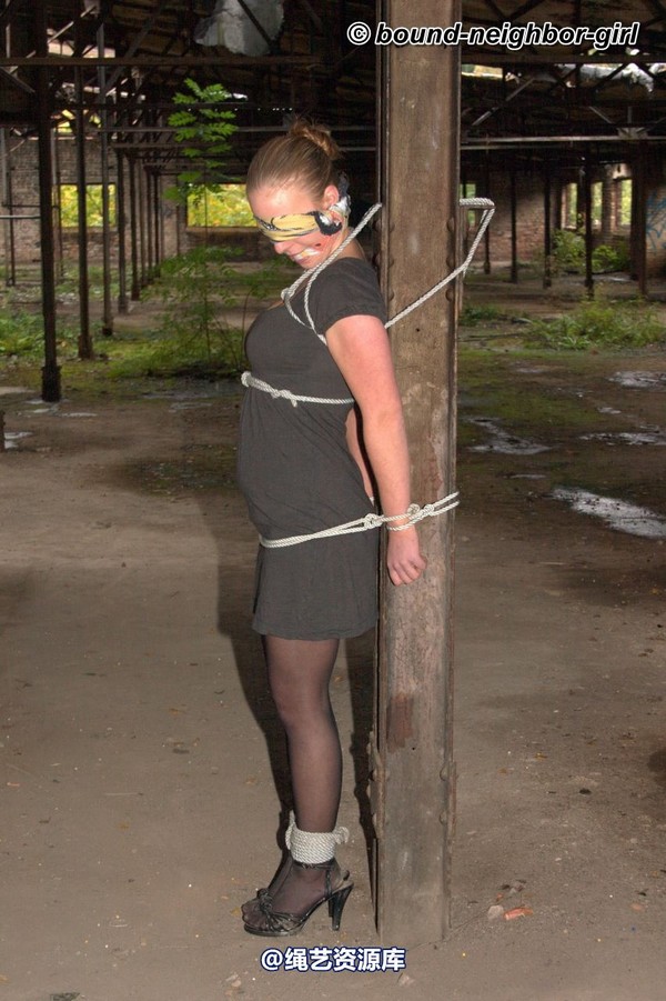 bound-neighbor-girl - Peggy - surprise in the ruins part 1 第 35 张图片