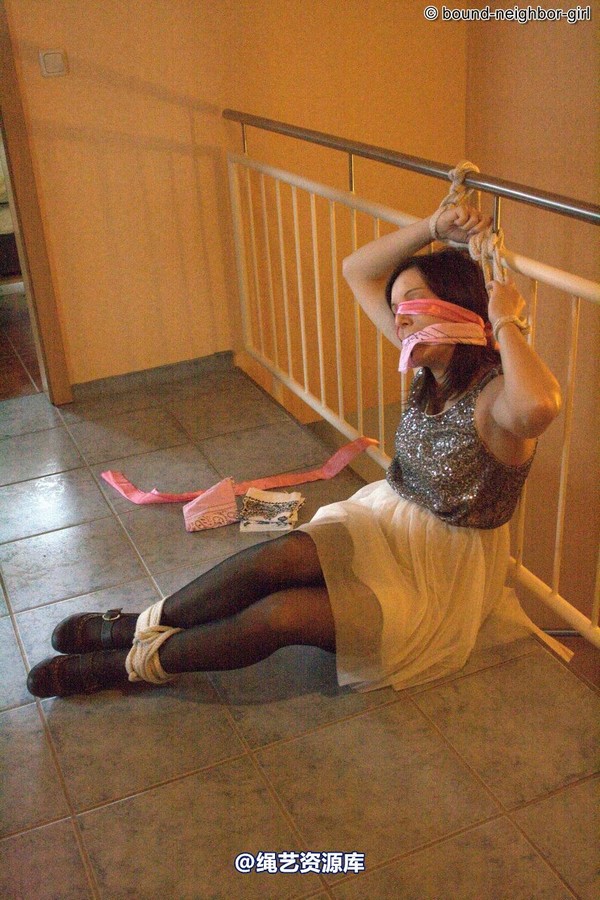 bound-neighbor-girl - Susan tied at home 第 19 张图片