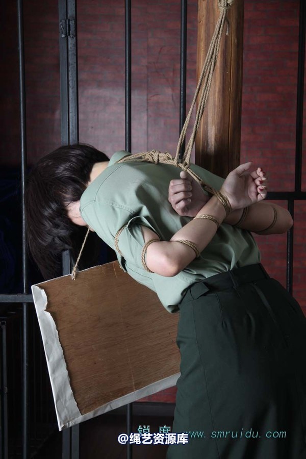 锐度主张 - 军服捆绑堵嘴挂牌模特：碧菡 第 53 张图片