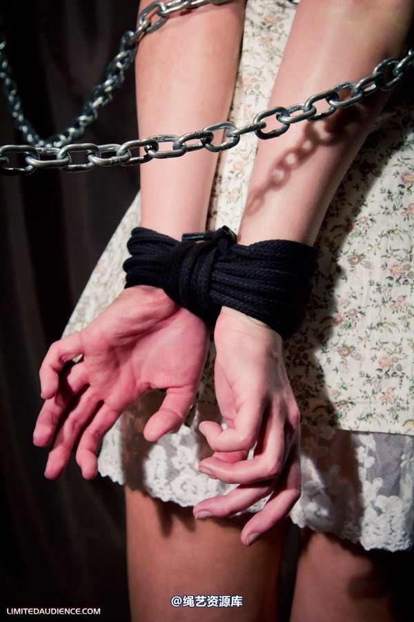 limitedaudience - 2012 scarlett chained and tied 2 第 10 张图片
