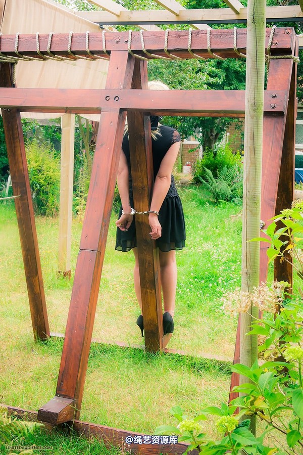 limitedaudience - 2014 kimmy louise cuffed to the cross 第 18 张图片