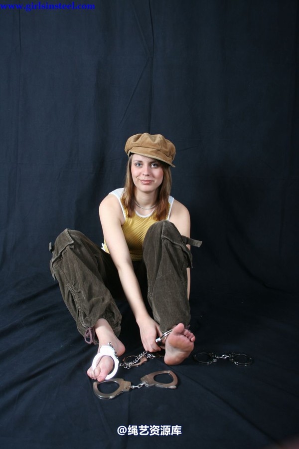 girlsinsteel - Miri in cuffs 第 7 张图片
