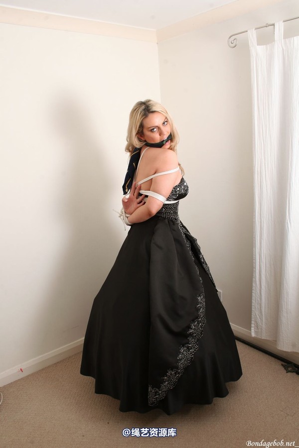 bondagebob - Izzy Ball Gown 第 37 张图片