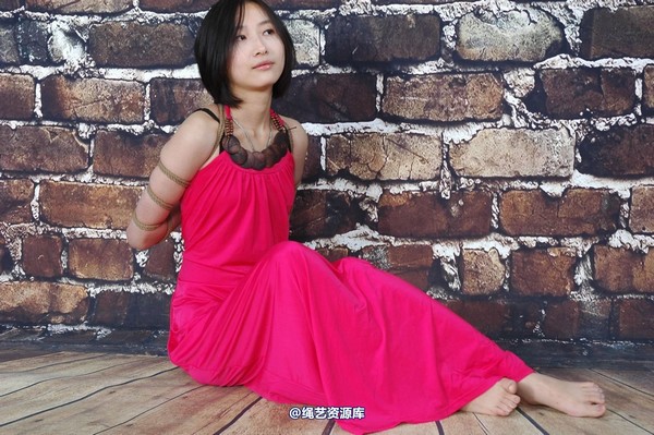 唯美之家 - 白雪红裙 第 6 张图片