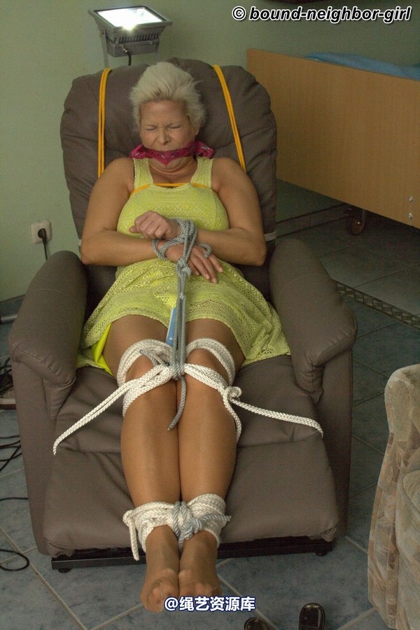 bound-neighbor-girl - Elena - Tied at home 1 第 24 张图片