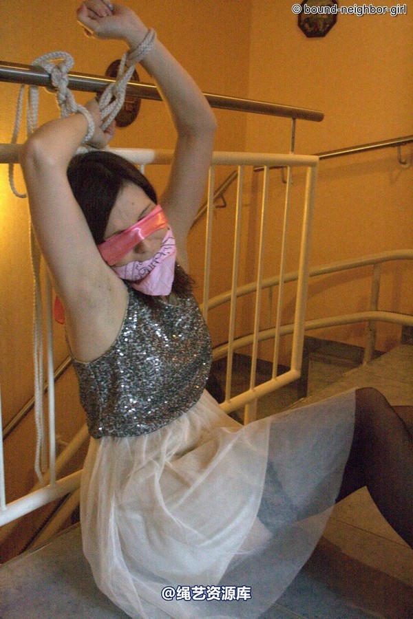 bound-neighbor-girl - Susan tied at home 第 10 张图片