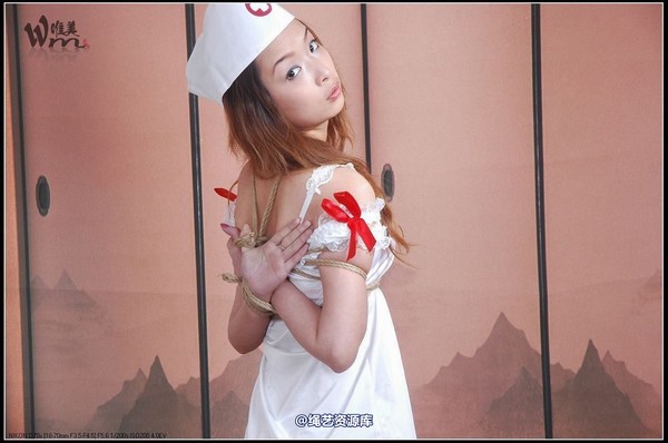 唯美之家 - 2008-11-5萱萱护士装 第 4 张图片