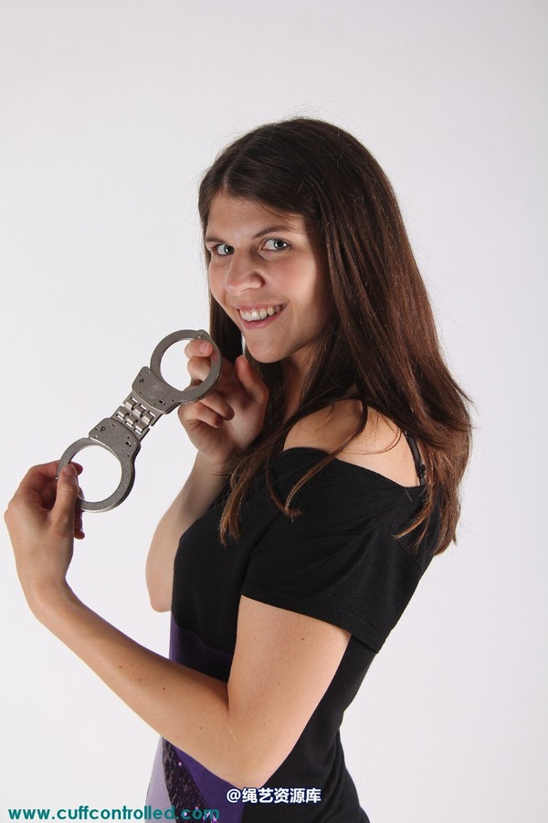 girlsinsteel - Funny handcuffs 第 21 张图片