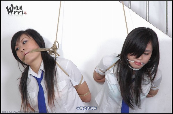 唯美之家 - 2008-09-24制服群绑 第 66 张图片