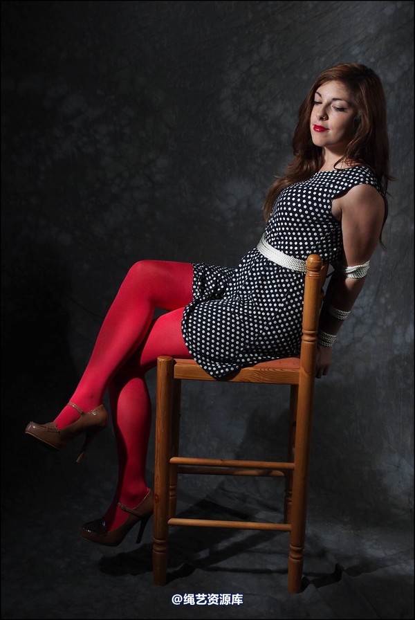 simplytied - She wanted to wear red tights 第 6 张图片