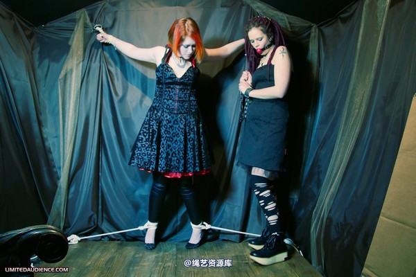 limitedaudience - 2011 beckykat six tied and chained 第 2 张图片