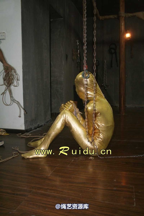 锐度主张 - 20070928第35期 影片胶衣紧缚悬吊图片 第 194 张图片