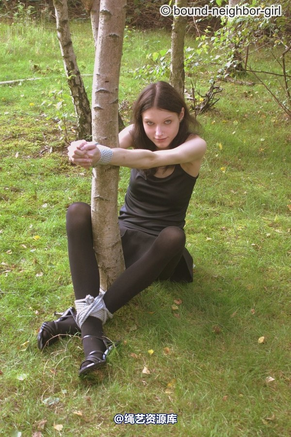 bound-neighbor-girl - Tanja - Tied up in the forest 1 第 33 张图片