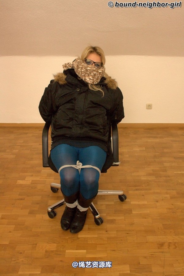 bound-neighbor-girl - Julia - Tied up in the office 1 第 27 张图片