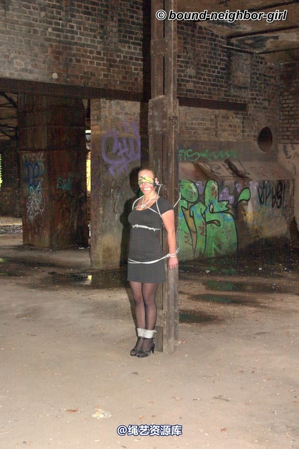 bound-neighbor-girl - Peggy - surprise in the ruins part 1 第 32 张图片