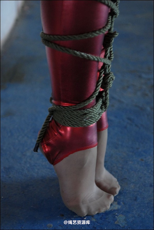 simplytied - Shiny Red on Spain 2 第 27 张图片