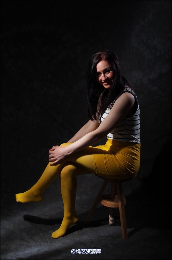 simplytied - Yellow tights red rope 第 3 张图片