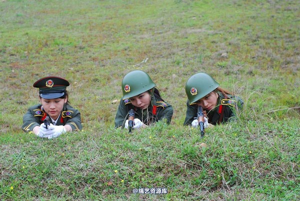 唯美之家 - 外拍军装三模特 第 183 张图片