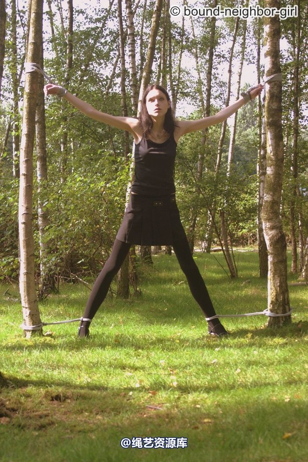 bound-neighbor-girl - Tanja - Tied up in the forest 1 第 19 张图片