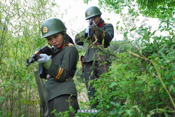 唯美之家 - 外拍军装三模特 第 209 张图片