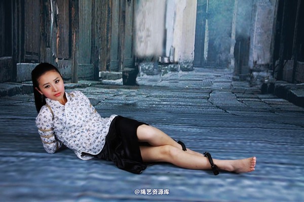 神艺缘 - 227-古朴老街上的少女 第 18 张图片