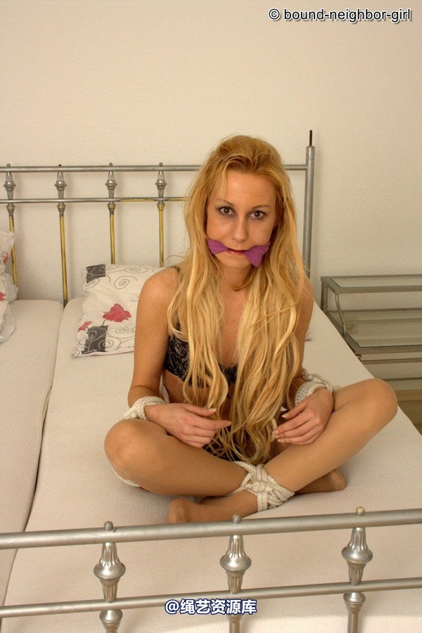 bound-neighbor-girl - Noelle - In own home captured 4 第 40 张图片