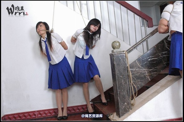 唯美之家 - 2008-09-24制服群绑 第 53 张图片