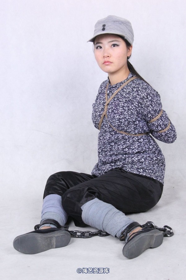 胜景山庄 - 228-女游击队被绑 第 35 张图片