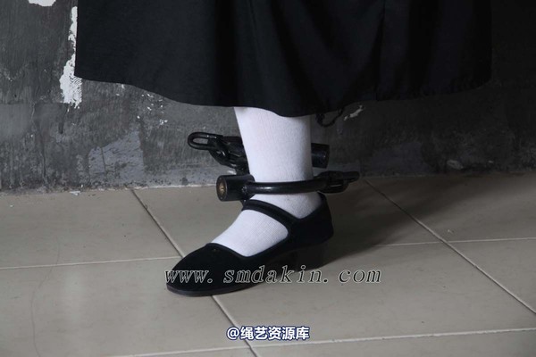 锐度主张 - 黑布鞋白袜镣铐模特：小芳 第 45 张图片